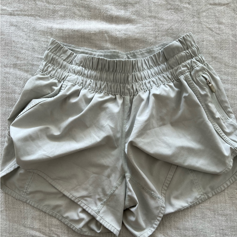 Lululemon Tracker Low-Rise Lined Short 4"